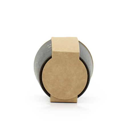 Gobelet noir couché avec emballage cartonné rond kraft.
