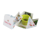 Kit ouvert avec pot vert et sachets de graines, emballage déplié.