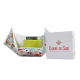 Kit ouvert vu de face, pot vert et sachet inséré, emballage décoré visible.
