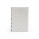 Carnet A6 en papier blanc moucheté avec spirale métallique gauche, sans marquage.