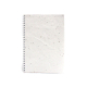 Carnet A5 en papier blanc moucheté avec spirale métallique, sans personnalisation visible. Carnet A5 en papier blanc moucheté avec spirale métallique, sans personnalisation visible.