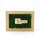 Cadre rectangulaire en bois garni de mousse verte avec élément bois fixé au centre, marquage visible.