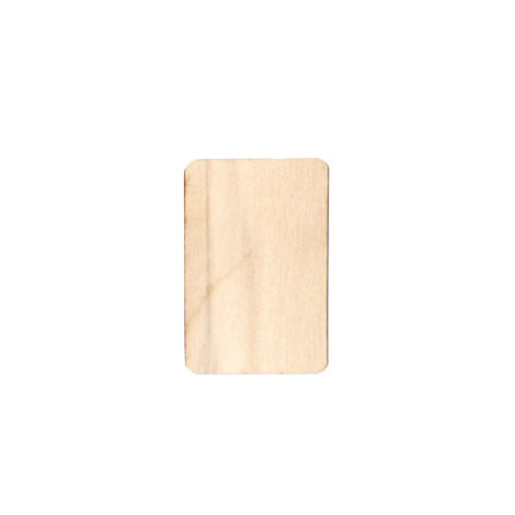 Magnet rectangulaire en bois clair avec angles arrondis posé à plat, sans personnalisation visible.