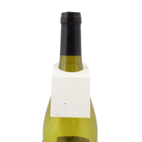 Collerette rectangulaire en papier blanc fixée autour du goulot d’une bouteille de vin, sans personnalisation visible.