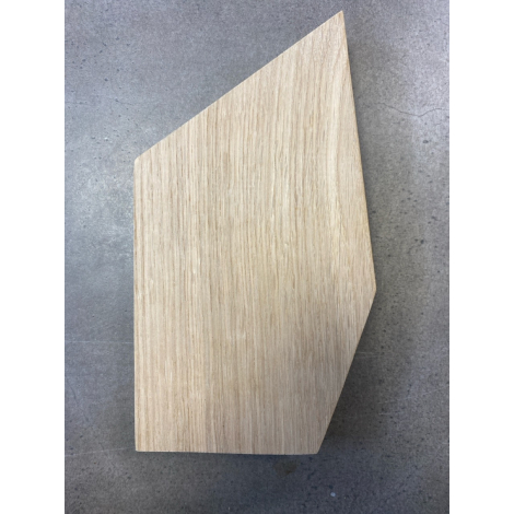 Trophée en bois rectangulaire asymétrique présenté à plat, surface uniforme sans inscription visible.