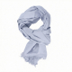 Chèche bleu très clair en coton enroulé avec franges visibles Chèche bleu très clair en coton enroulé avec franges visibles