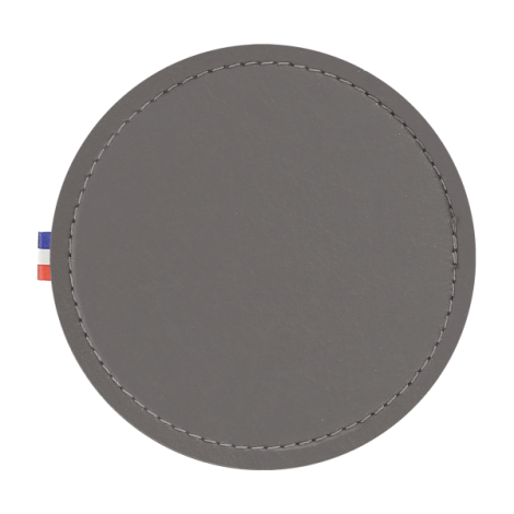 Sous-verre gris avec coutures apparentes et étiquette tricolore sans marquage