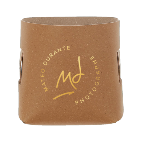 Pot à crayons marron clair avec marquage jaune centré