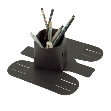 Pot à crayons marron clair vue de biais sans marquage