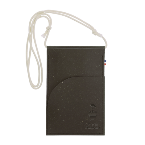 Pochette gris foncé vue face avec marquage visible sur poche frontale