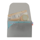 Porte-monnaie argenté ouvert avec billets pièces et carte visibles Porte-monnaie argenté ouvert avec billets pièces et carte visibles