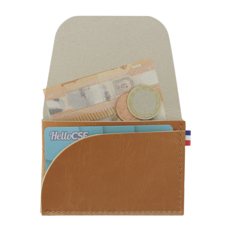 Porte-monnaie marron ouvert avec billets pièces et carte visibles