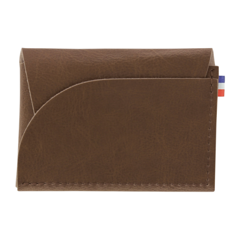 Porte-monnaie marron vue face avec poche arrondie et coutures visibles