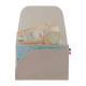 Porte-monnaie gris clair ouvert avec billets pièces et carte visibles Porte-monnaie gris clair ouvert avec billets pièces et carte visibles