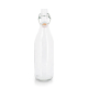 Bouteille en verre transparent, forme élancée avec bouchon mécanique à étrier. Bouteille en verre transparent, forme élancée avec bouchon mécanique à étrier.