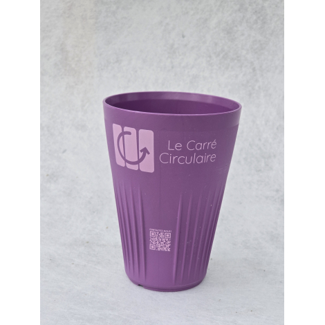 Gobelet violet isolé sur fond neutre, présenté avec marquage visible sur la face avant et second marquage visible plus bas sur l