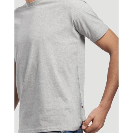 T-shirt homme coton bio zoom couture latérale bas étiquette tricolore surface sans marquage visible
