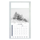 Calendrier illustré de deux jeunes renards arctiques blottis l’un contre l’autre dans la neige.