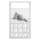 Calendrier illustré de deux jeunes renards arctiques blottis l’un contre l’autre dans la neige.
