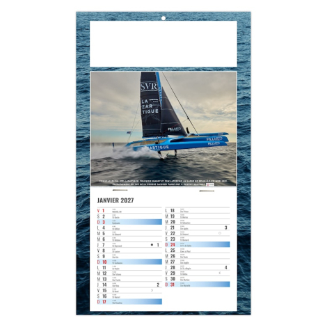 Calendrier personnalisé illustré d’un voilier bleu naviguant sur fond océanique avec bloc mensuel.