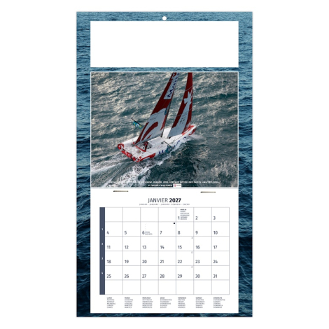 Calendrier publicitaire illustré d’un voilier blanc et rouge en pleine course au large.