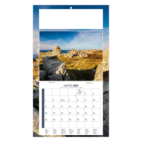 Calendrier publicitaire illustré d’un paysage rocheux en bord de mer sur les îles bretonnes.