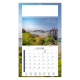 Calendrier personnalisé illustré d’un paysage côtier breton avec végétation fleurie au premier plan.