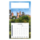 Calendrier personnalisé illustré d’un ensemble architectural entouré de végétation.