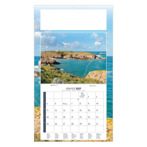 Calendrier publicitaire illustré d’un paysage côtier avec falaises, mer et îlot rocheux.