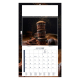 Calendrier éphéméride personnalisé illustré de pâtisseries empilées sur fond sombre.