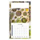 Calendrier publicitaire illustré de plantes séchées, fleurs, herbes et récipients sur table en bois.