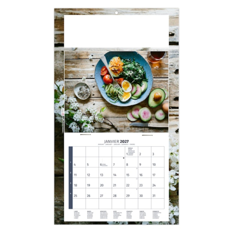 Calendrier publicitaire illustré d’une assiette composée de légumes, œufs et avocat sur table en bois.