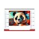 Chevalet de bureau illustré d’un panda installé aux commandes d’un cockpit d’avion.