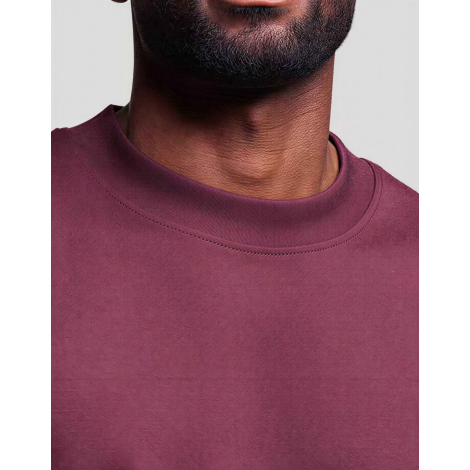 Détail du col rond du t-shirt homme publicitaire Aurele en coton bio fabriqué en France.
