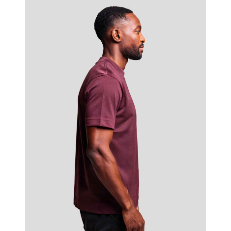 T-shirt homme publicitaire Aurele bordeaux en coton bio fabriqué en France, vue de profil