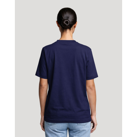 T-shirt femme Hersch bleu marine vu de dos avec jean clair et dos uni, aucune personnalisation apparente