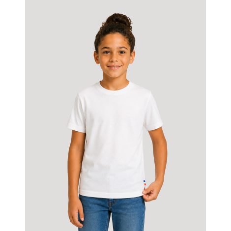 T-shirt enfant coton bio blanc porté de face avec manches courtes et col rond, aucune personnalisation visible