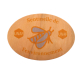 Sticker ovale en bois personnalisé en couleur avec illustration d’abeille et logos, présenté sur fond blanc. Sticker ovale en bois personnalisé en couleur avec illustration d’abeille et logos, présenté sur fond blanc.