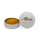 Boîte ronde métallique personnalisée contenant du curry, présentée ouverte avec son couvercle imprimé sur fond blanc. Boîte ronde métallique personnalisée contenant du curry, présentée ouverte avec son couvercle imprimé sur fond blanc.