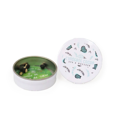 Boîte ronde métallique personnalisée contenant des graines de pois de cœur, avec couvercle imprimé sur fond blanc.