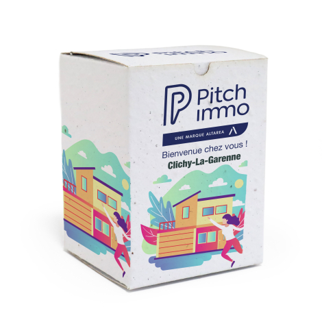 Boîte carrée personnalisée en papier ensemencé pour Pitch Immo, avec logo, message de bienvenue et illustrations colorées de log