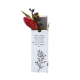 Bouquet de fleurs séchées dans son étui en papier à semer personnalisé, présenté sur fond blanc. Bouquet de fleurs séchées dans son étui en papier à semer personnalisé, présenté sur fond blanc.